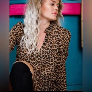 2/$20 SALE Neo noir Animal Print blouse size medium long sleeves puffy shoulders